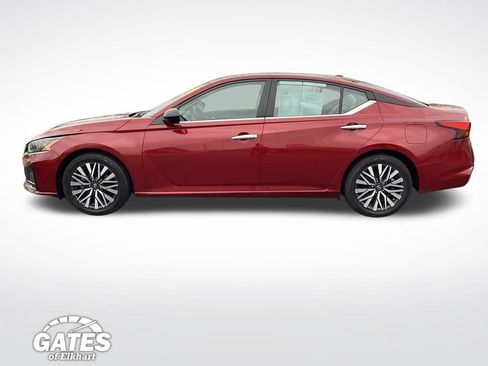 Used 2025 Nissan Altima 2.5 SV FWD image 6