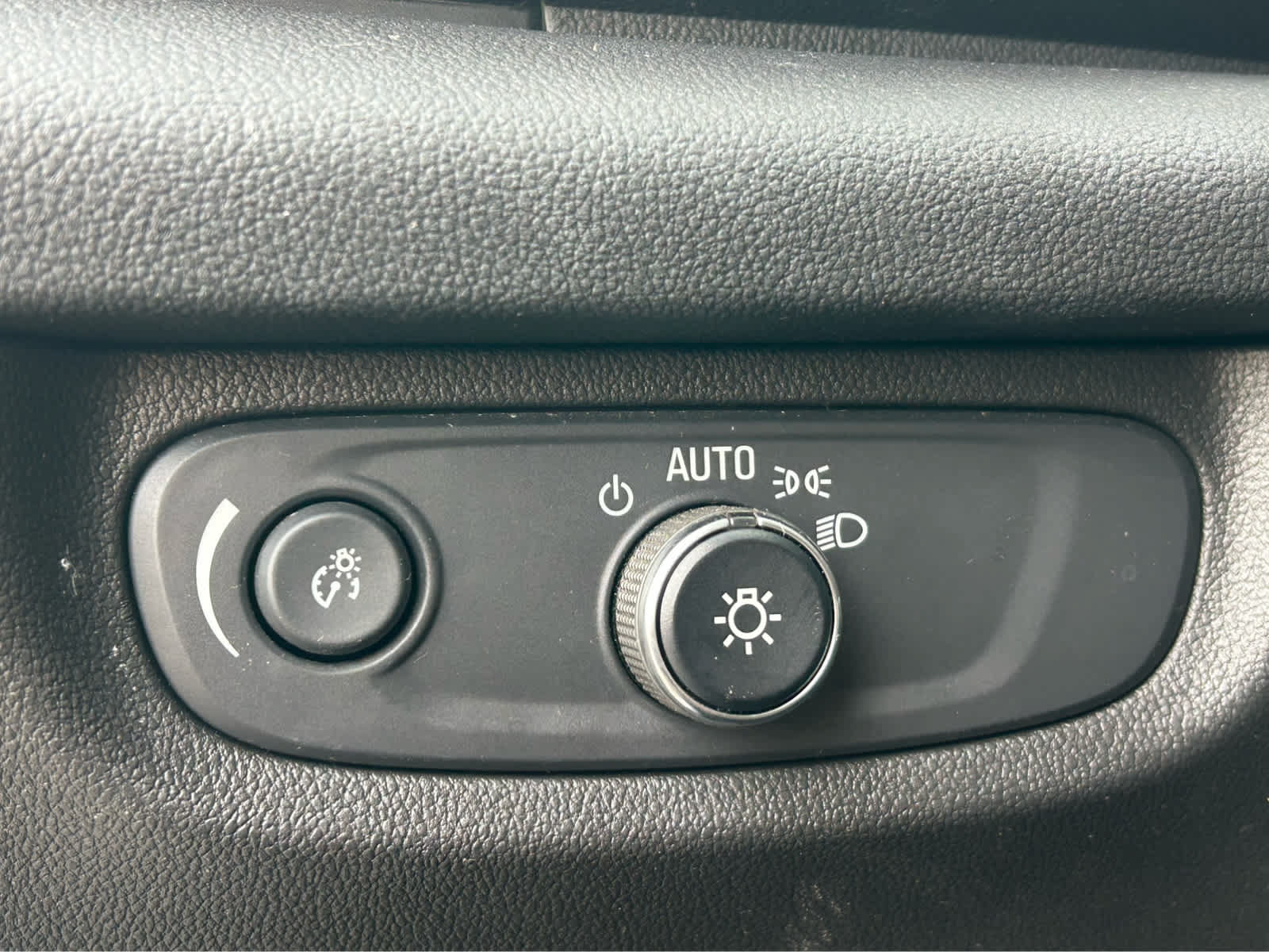 Used 2019 Buick Regal Preferred FWD image 17