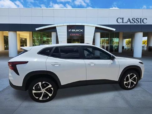 Used 2025 Chevrolet Trax RS w/ Driver Confidence Package FWD image 9