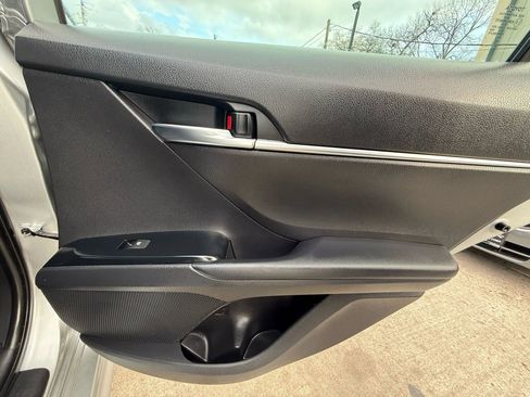 Used 2019 Toyota Camry SE image 21