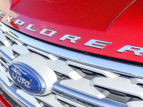 Used 2019 Ford Explorer XLT image 29