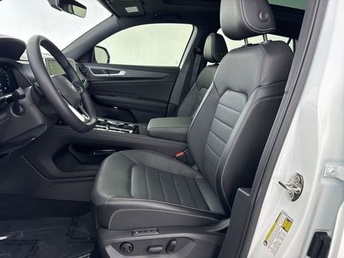 Used 2025 Volkswagen Atlas Cross Sport SEL R-Line image 21