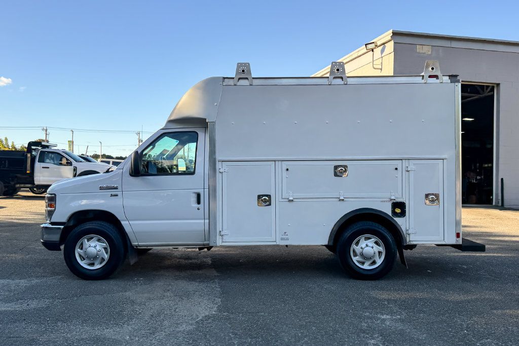 Certified 2017 Ford E-350 and Econoline 350 Super Duty w/ Power Windows & Locks Group RWD image 6
