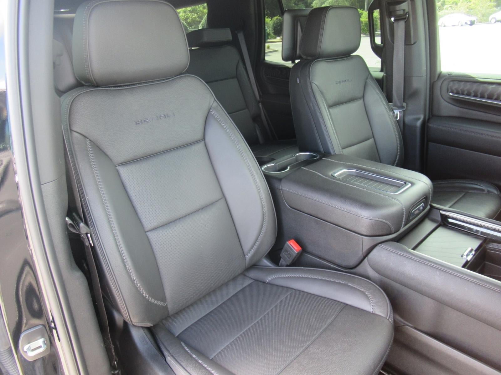 Used 2024 GMC Yukon Denali w/ Advanced Technology Package AWD/4WD image 9