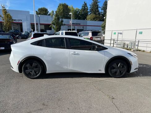 Used 2023 Toyota Prius LE AWD/4WD image 3