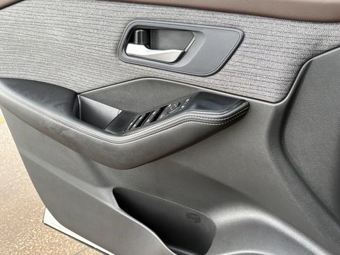 Certified 2023 Nissan Rogue SV FWD image 29