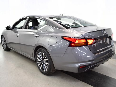 Used 2025 Nissan Altima 2.5 SV FWD image 5