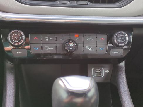 Used 2023 Jeep Compass Limited image 24