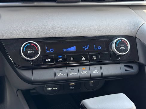 Used 2025 Hyundai Elantra Sport FWD image 20
