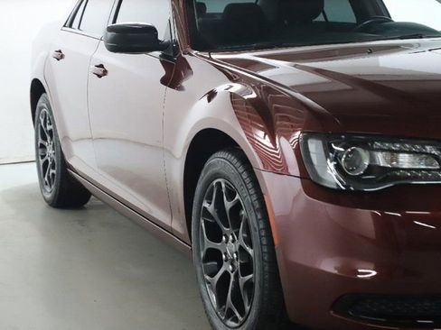 Used 2022 Chrysler 300 Touring w/ Sport Appearance Package image 8