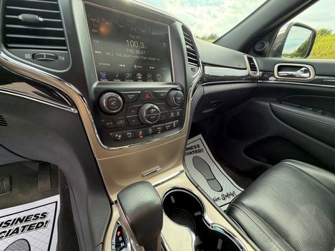 Used 2017 Jeep Grand Cherokee Overland w/ Jeep Active Safety Group AWD/4WD image 28