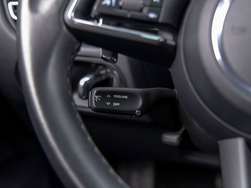 Certified 2022 Porsche Macan S AWD/4WD image 33