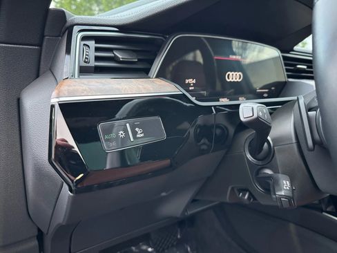 Used 2022 Audi e-tron Premium Plus image 29