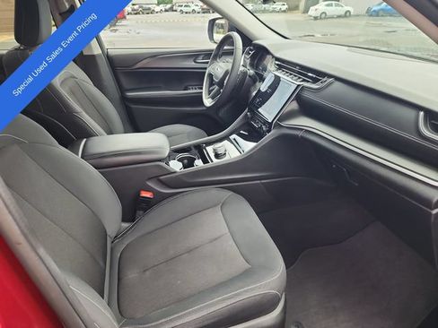 Used 2023 Jeep Grand Cherokee Laredo AWD/4WD image 13