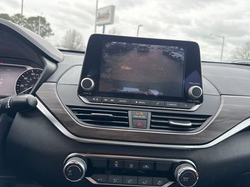 Used 2023 Nissan Altima 2.5 SV image 18