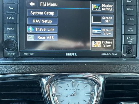 Used 2016 Chrysler Town & Country Touring image 20