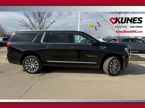 Used 2023 GMC Yukon XL Denali w/ Denali Reserve Package image 3