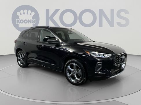 Certified 2023 Ford Escape ST-Line w/ Tech Pack #1 AWD/4WD image 2