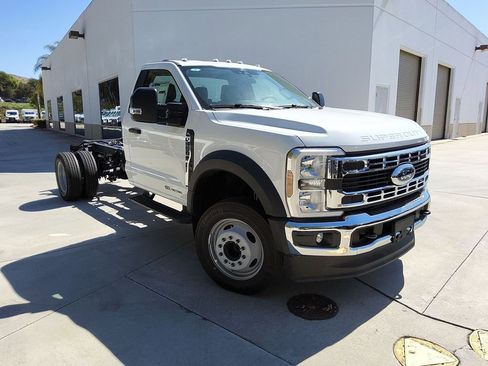 New 2025 Ford F450 XL w/ XL Chrome Package image 4