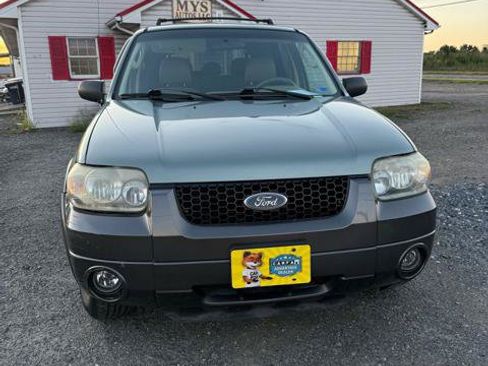 Used 2005 Ford Escape XLT FWD image 2