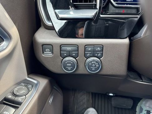 Used 2022 Chevrolet Silverado 1500 LTZ AWD/4WD image 17