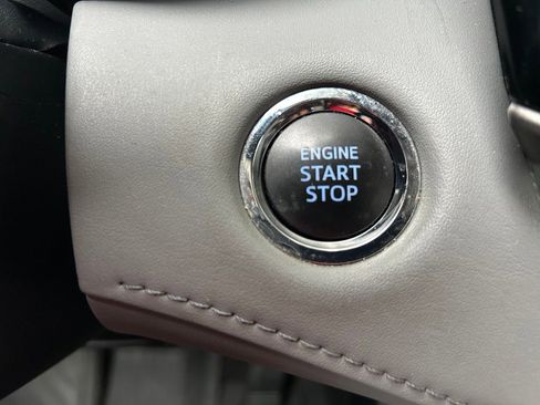 Used 2022 Toyota Highlander XLE AWD/4WD image 28