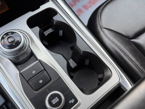 Used 2022 Ford Explorer XLT w/ Equipment Group 202A image 16