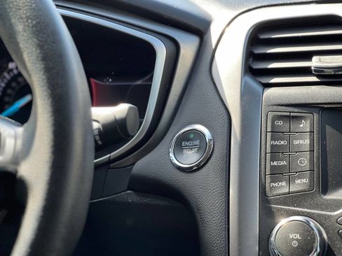 Used 2017 Ford Fusion SE image 12