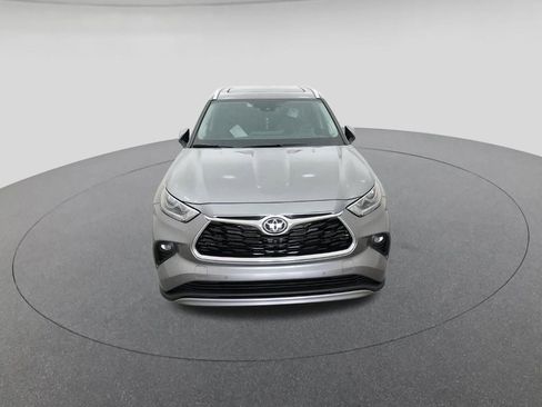 New 2026 Toyota Highlander Platinum image 15