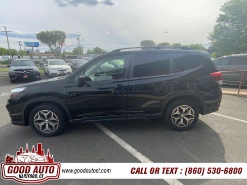 Used 2019 Subaru Forester Premium AWD/4WD image 5
