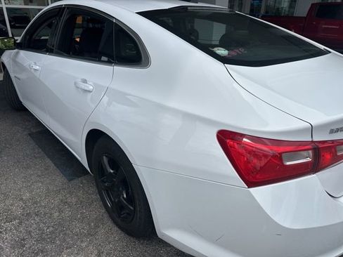 Used 2020 Chevrolet Malibu LS w/ LPO, Convenience Package 1 FWD image 3