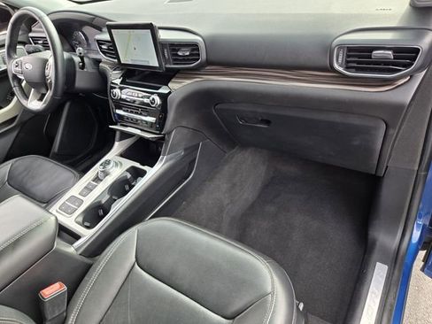 Certified 2022 Ford Explorer Limited RWD image 17