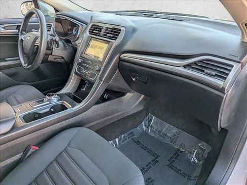 Used 2019 Ford Fusion SE FWD image 28