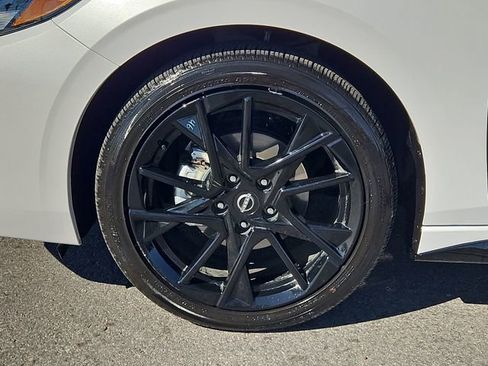 Certified 2025 Nissan Sentra SR w/ Midnight Edition image 10