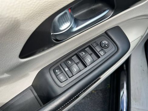 Used 2024 Chrysler Pacifica Limited FWD image 20