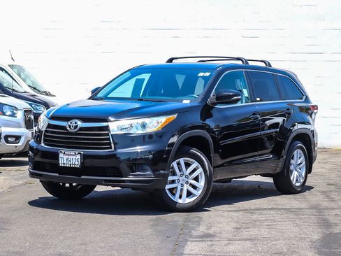 Used 2015 Toyota Highlander LE FWD image 1