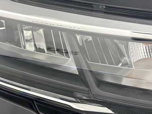 Used 2024 Volkswagen Taos SE image 9