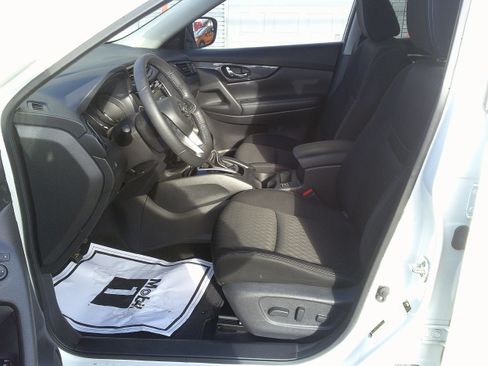 Used 2019 Nissan Rogue SV image 13