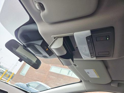 Used 2023 Nissan Rogue SV image 29