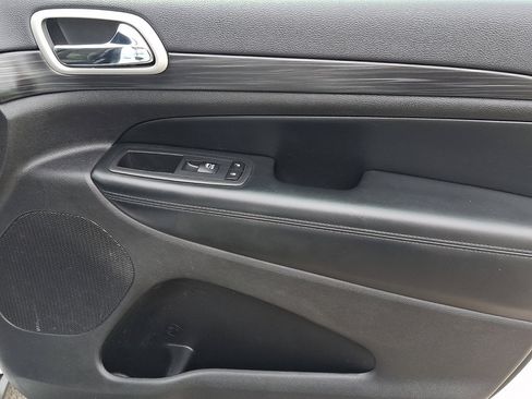 Used 2021 Jeep Grand Cherokee Laredo image 10