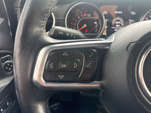 Used 2019 Jeep Wrangler Unlimited Sahara AWD/4WD image 18