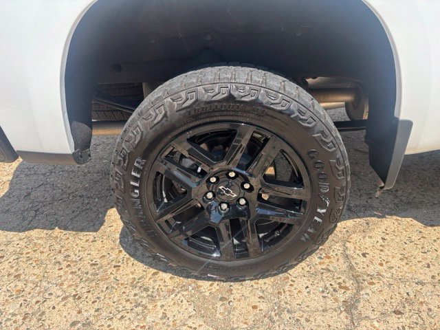 Used 2025 Chevrolet Silverado 1500 Custom Trail Boss w/ Dark Appearance Package AWD/4WD image 9