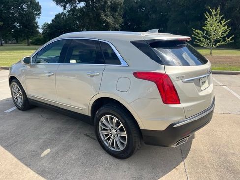 Used 2017 Cadillac XT5 Luxury w/ Driver Awareness Package AWD/4WD image 4