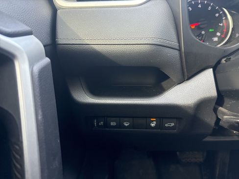 Used 2019 Toyota RAV4 XLE Premium image 23