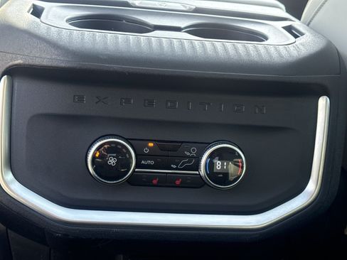 Used 2025 Ford Expedition Platinum AWD/4WD image 23