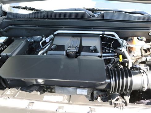 Used 2024 Chevrolet Colorado LT w/ LT Convenience Package II RWD image 11