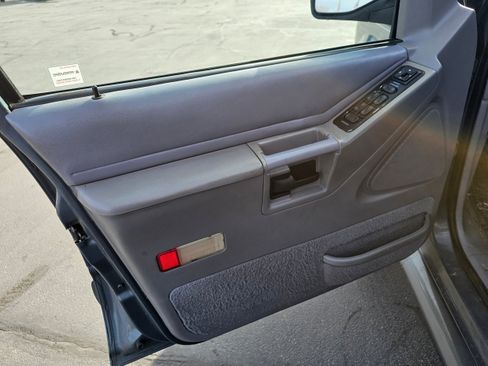 Used 1994 Ford Explorer 4WD 4-Door image 8