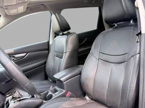 Used 2020 Nissan Rogue SL w/ Premium Package AWD/4WD image 25