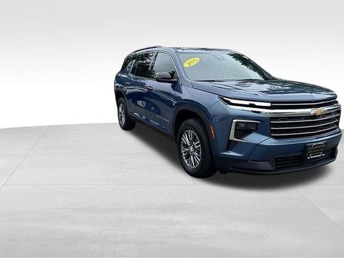 Certified 2025 Chevrolet Traverse LT AWD/4WD image 1