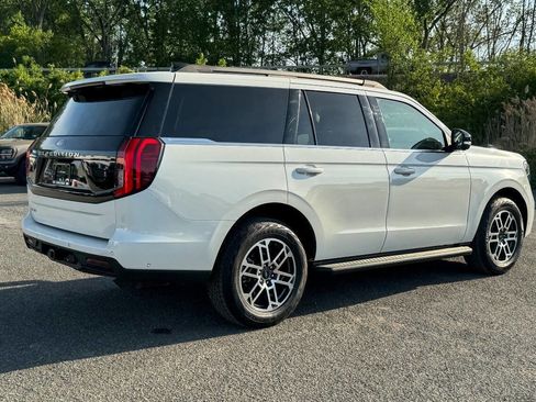 Used 2025 Ford Expedition Active AWD/4WD image 3